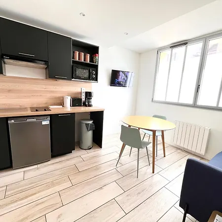 Affaire, Petit Dejeuner Offert En Hypercentre מלון דירות 3*