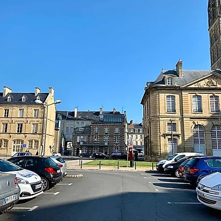 Affaire, Petit Dejeuner Offert En Hypercentre Caen
