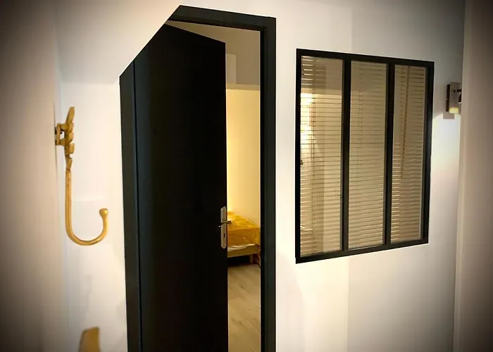 Affaire, Petit Dejeuner Offert En Hypercentre 3* Caen